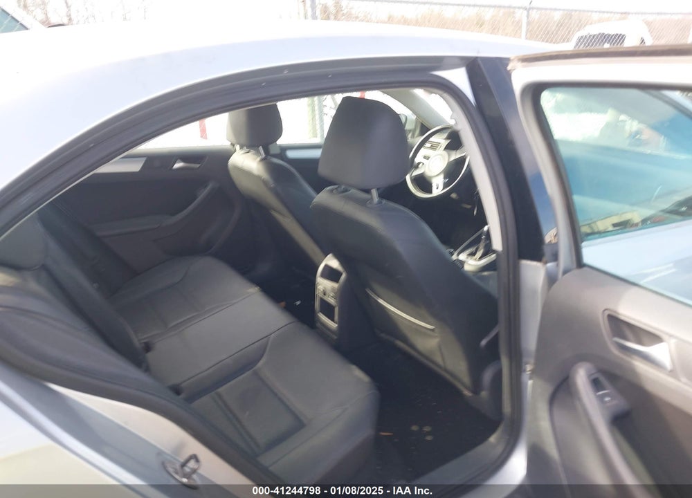 2013 VOLKSWAGEN JETTA 2.5L SE VIN: 3VWDP7AJ3DM257067