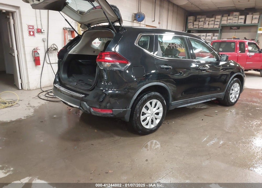 2018 NISSAN ROGUE S VIN: KNMAT2MV5JP545147