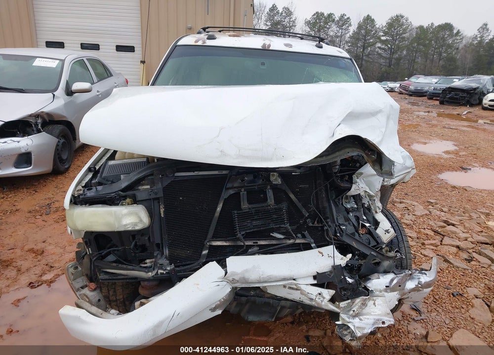 2004 CHEVROLET SUBURBAN 1500 LT VIN: 1GNEC16Z54J207144