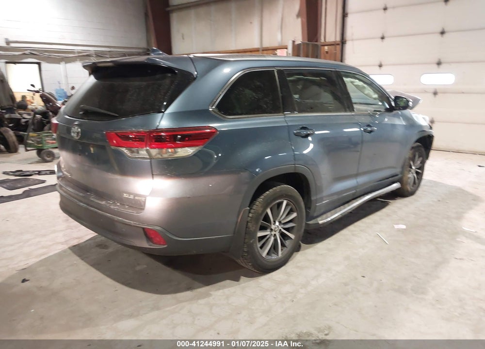 2017 TOYOTA HIGHLANDER XLE VIN: 5TDJZRFH4HS459780