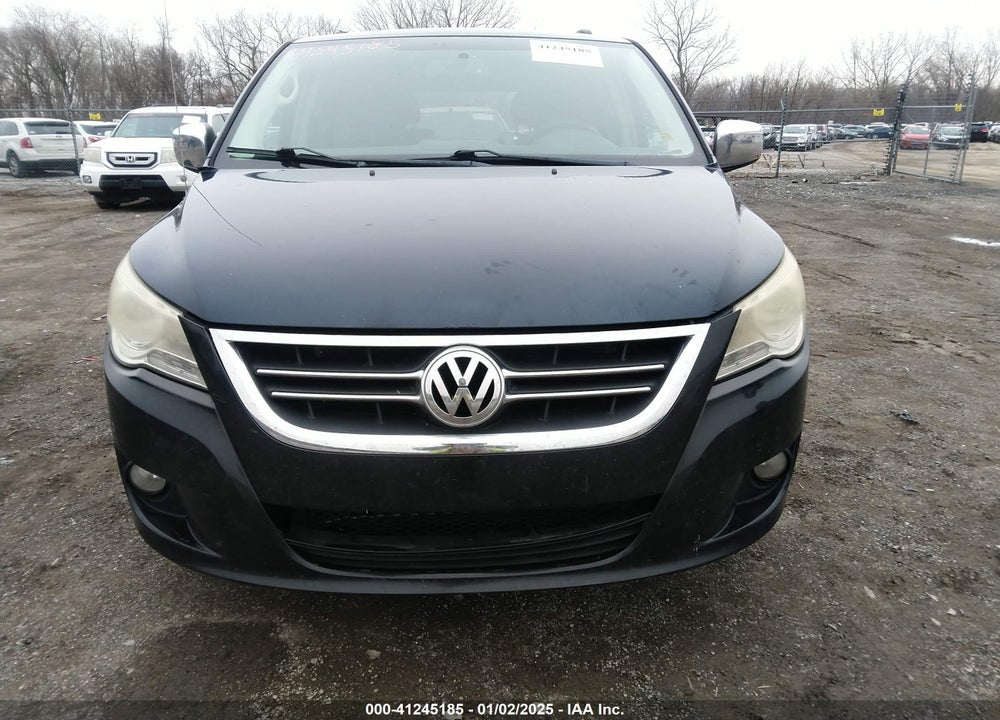 2010 VOLKSWAGEN ROUTAN SEL PREMIUM VIN: 2V4RW6DX1AR228103