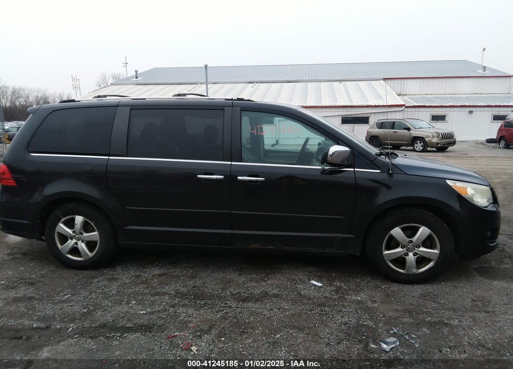 2010 VOLKSWAGEN ROUTAN SEL PREMIUM VIN: 2V4RW6DX1AR228103