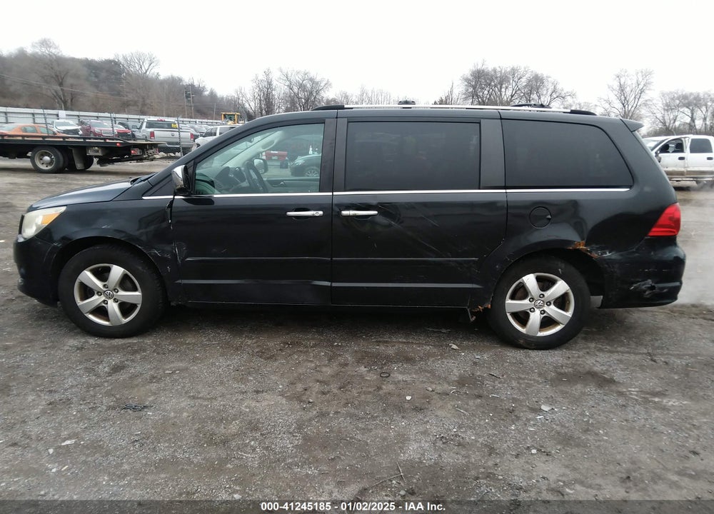 2010 VOLKSWAGEN ROUTAN SEL PREMIUM VIN: 2V4RW6DX1AR228103