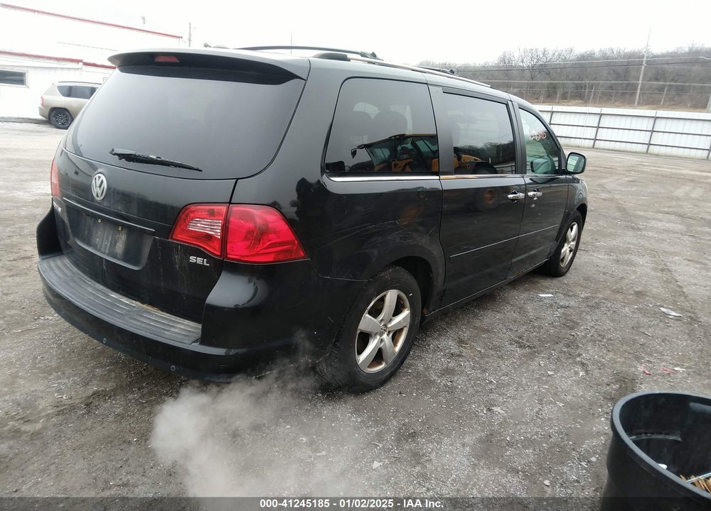 2010 VOLKSWAGEN ROUTAN SEL PREMIUM VIN: 2V4RW6DX1AR228103