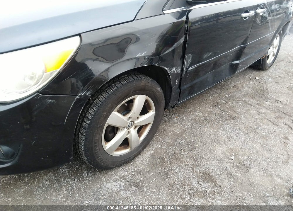 2010 VOLKSWAGEN ROUTAN SEL PREMIUM VIN: 2V4RW6DX1AR228103
