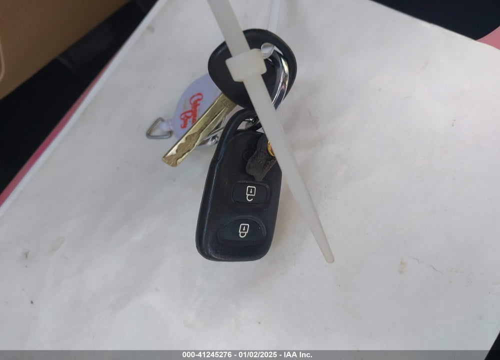 2011 KIA SORENTO LX VIN: 5XYKT3A19BG138447