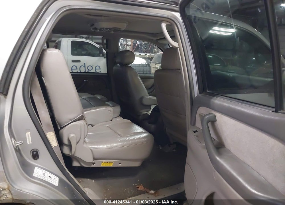 2004 TOYOTA SEQUOIA SR5 V8 VIN: 5TDBT44A64S227125