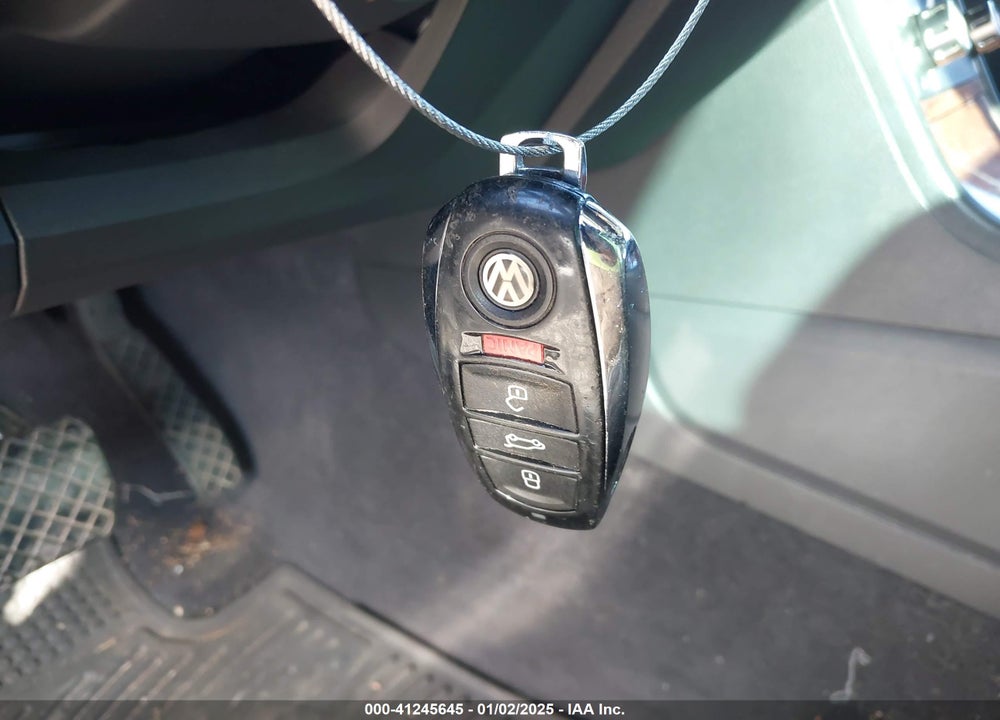 2011 VOLKSWAGEN TOUAREG VR6 LUX VIN: WVGFF9BP6BD000521