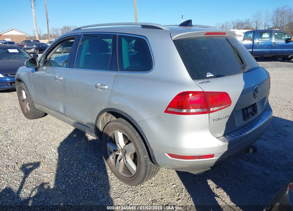 2011 VOLKSWAGEN TOUAREG VR6 LUX VIN: WVGFF9BP6BD000521