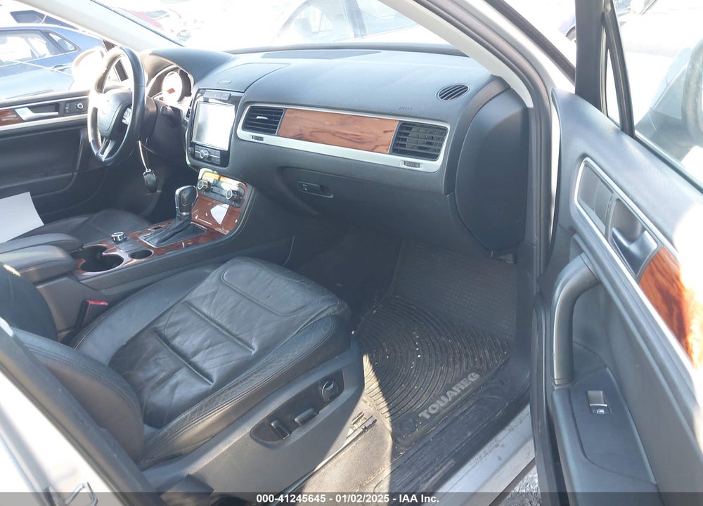 2011 VOLKSWAGEN TOUAREG VR6 LUX VIN: WVGFF9BP6BD000521