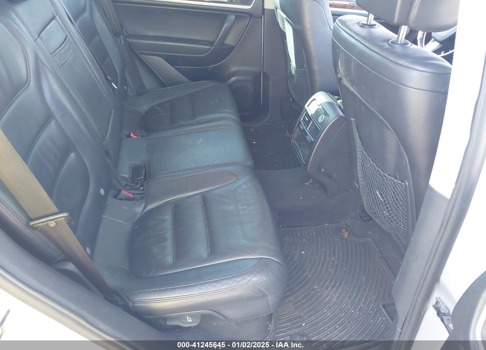 2011 VOLKSWAGEN TOUAREG VR6 LUX VIN: WVGFF9BP6BD000521