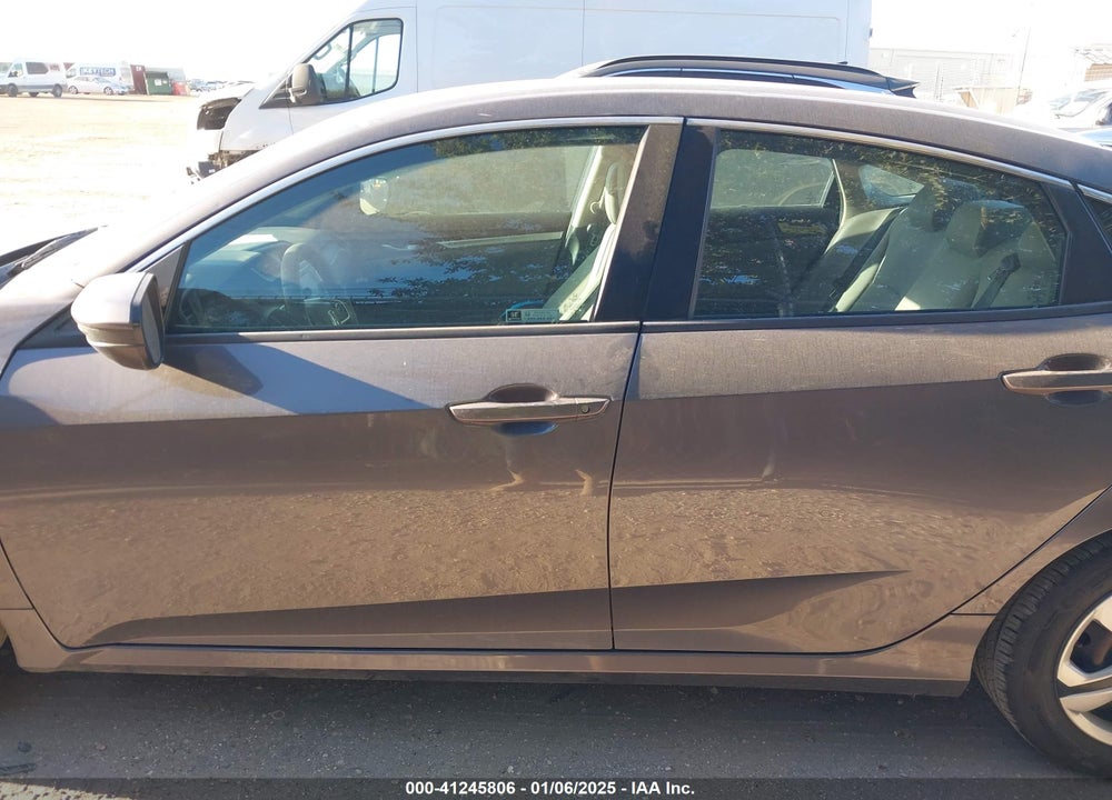 2018 HONDA CIVIC VIN: 2HGFC2F59JH563532