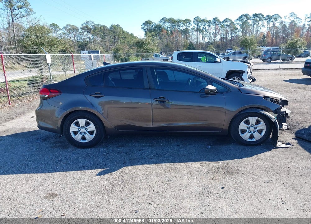 2017 KIA FORTE LX VIN: 3KPFK4A74HE091168