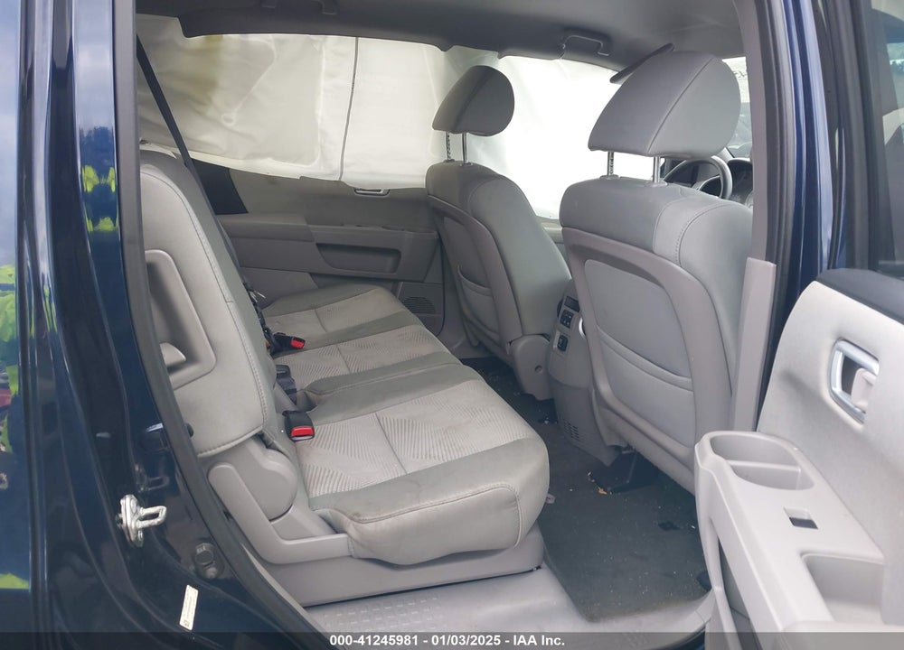 2014 HONDA PILOT LX VIN: 5FNYF4H22EB050325