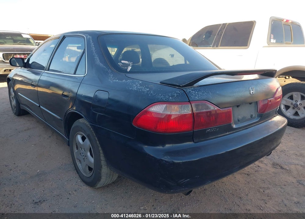 1998 HONDA ACCORD EX V6 VIN: 1HGCG165XWA037451