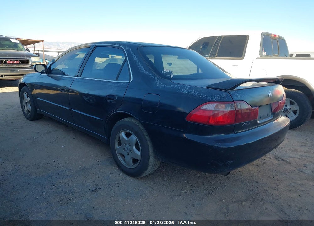 1998 HONDA ACCORD EX V6 VIN: 1HGCG165XWA037451