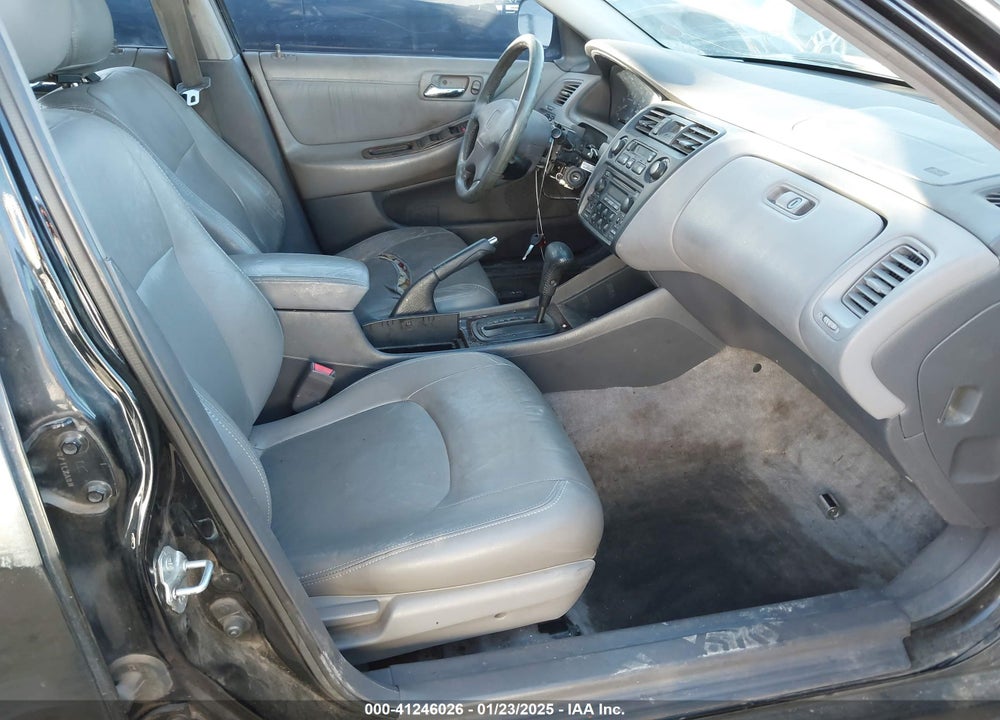 1998 HONDA ACCORD EX V6 VIN: 1HGCG165XWA037451