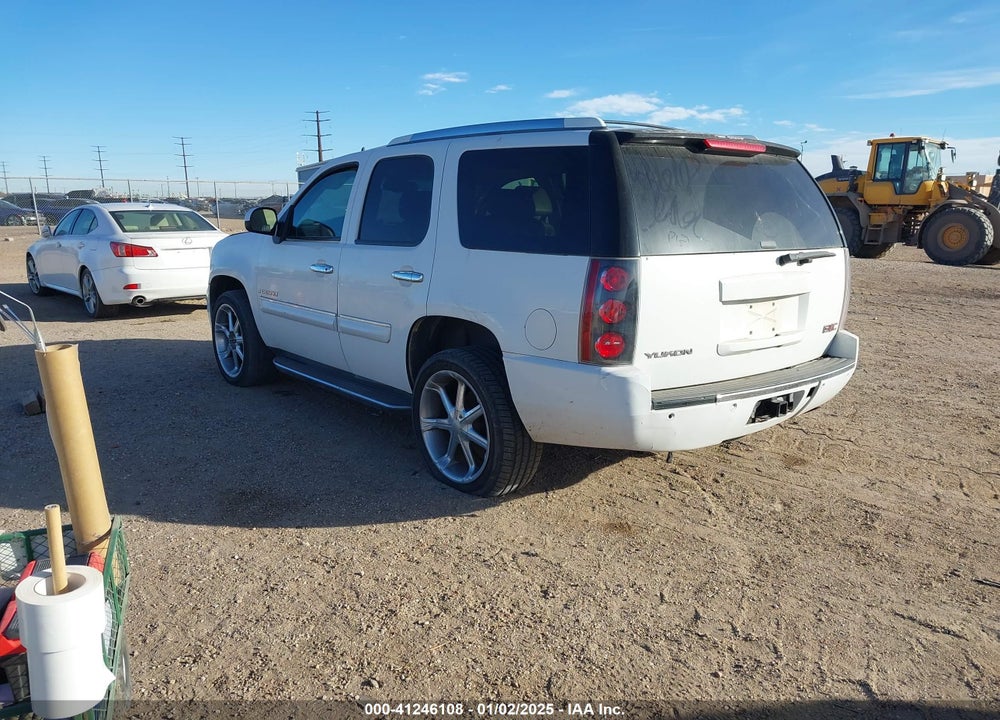 2007 GMC YUKON DENALI VIN: 1GKFK63867J308856