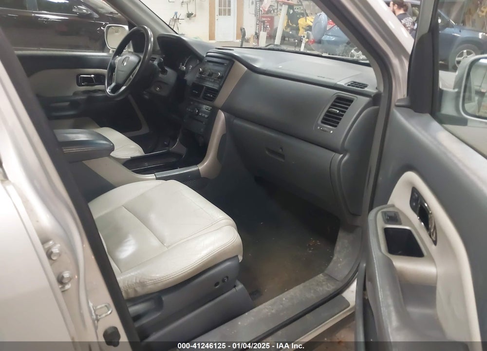 2008 HONDA PILOT SE VIN: 5FNYF18368B051117