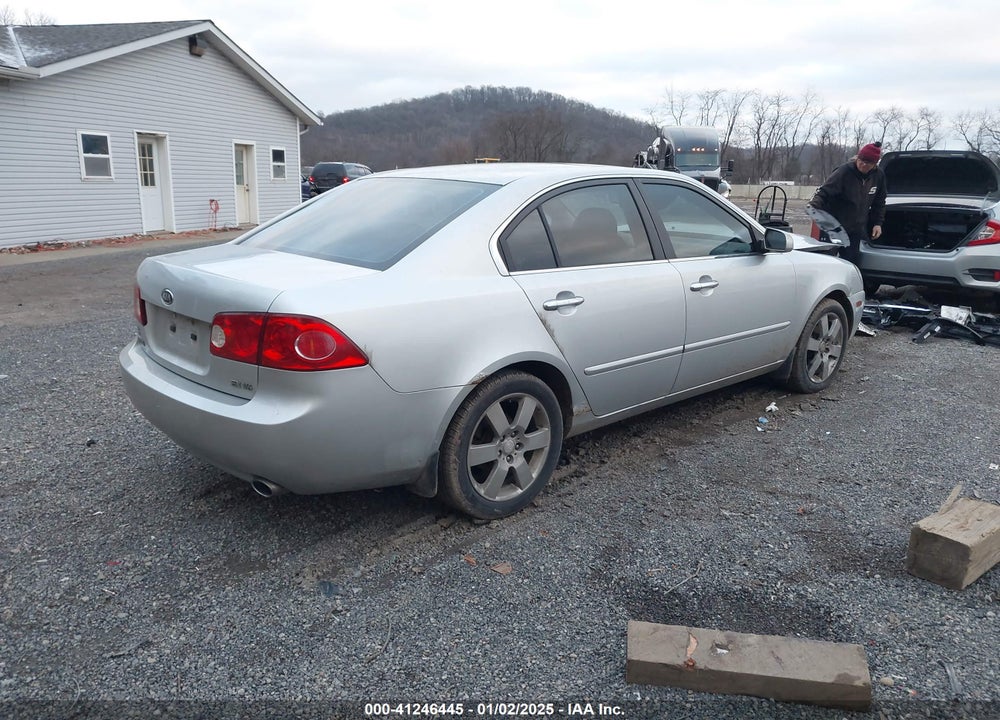 2007 KIA OPTIMA VIN: KNAGE124375162317
