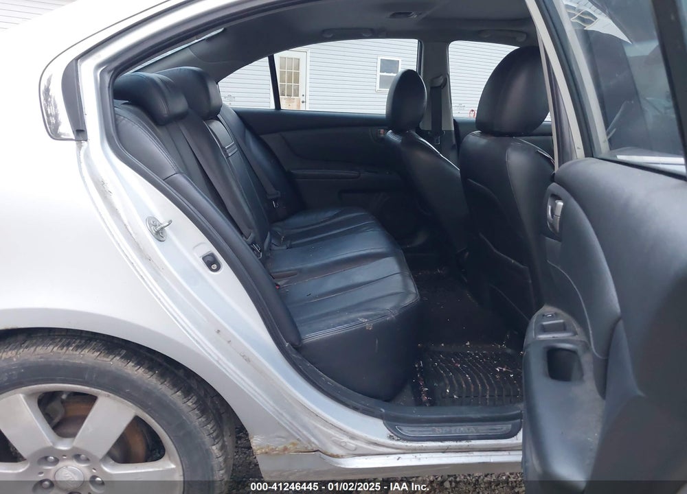 2007 KIA OPTIMA VIN: KNAGE124375162317