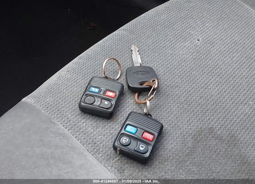 2002 FORD FOCUS SE VIN: 1FAFP34382W321057