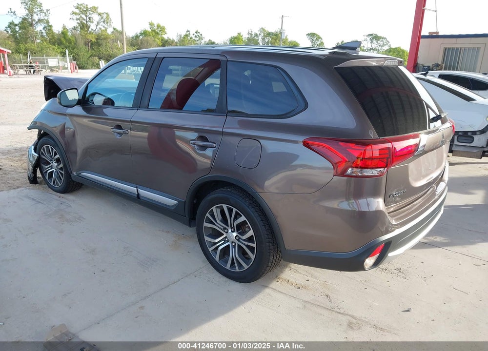 2017 MITSUBISHI OUTLANDER ES VIN: JA4AD2A38HZ010404