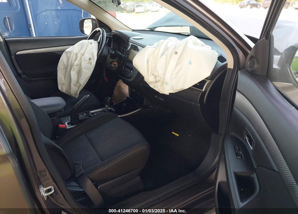 2017 MITSUBISHI OUTLANDER ES VIN: JA4AD2A38HZ010404