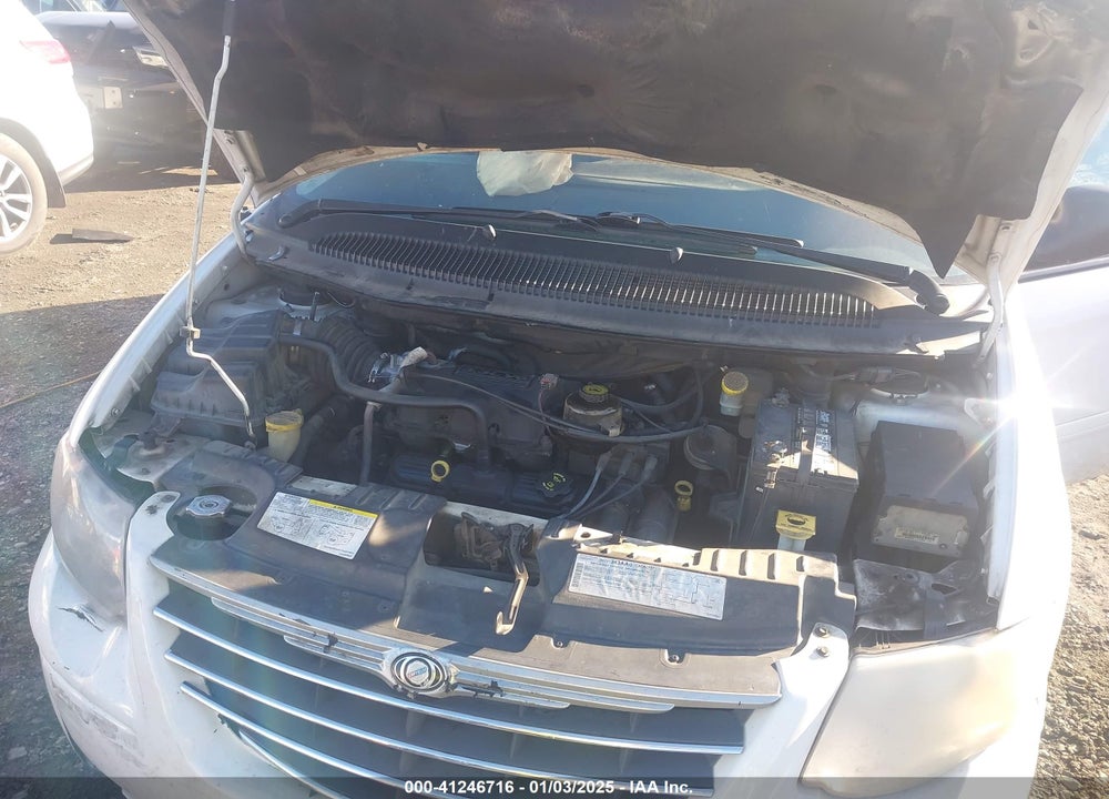 2005 CHRYSLER TOWN & COUNTRY LX VIN: 2C4GP44R15R321911