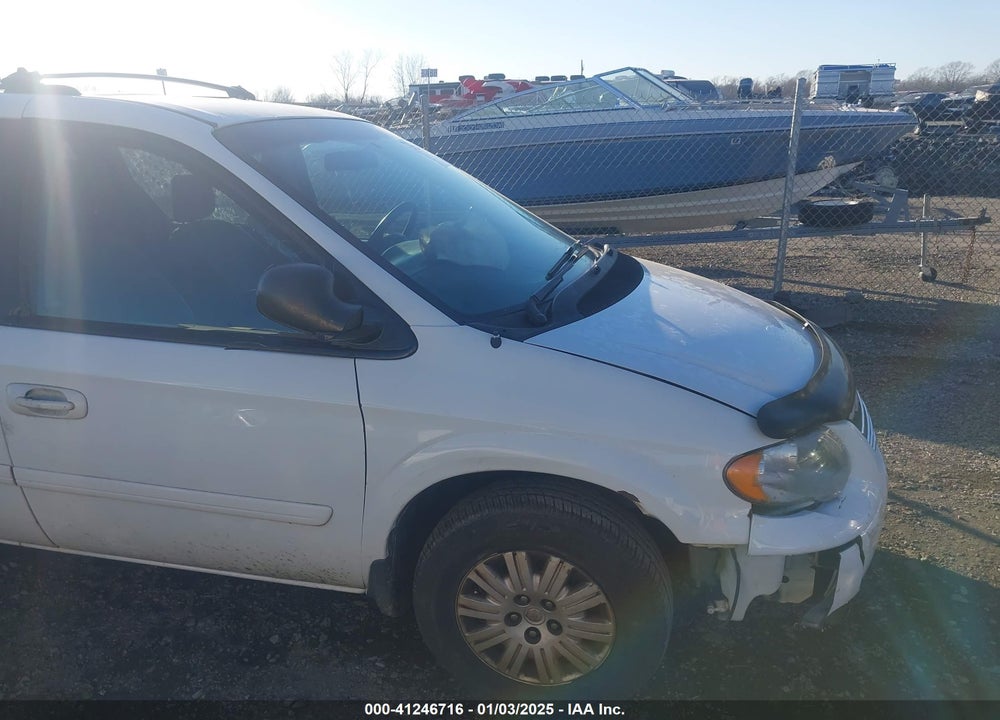 2005 CHRYSLER TOWN & COUNTRY LX VIN: 2C4GP44R15R321911