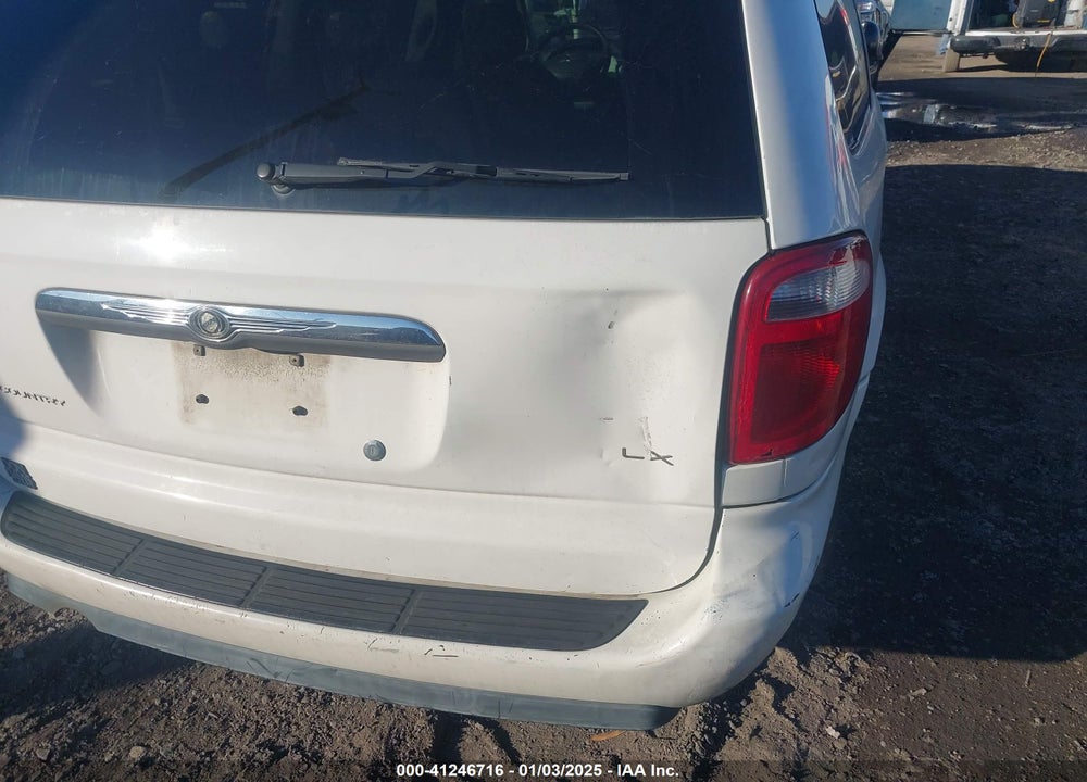 2005 CHRYSLER TOWN & COUNTRY LX VIN: 2C4GP44R15R321911