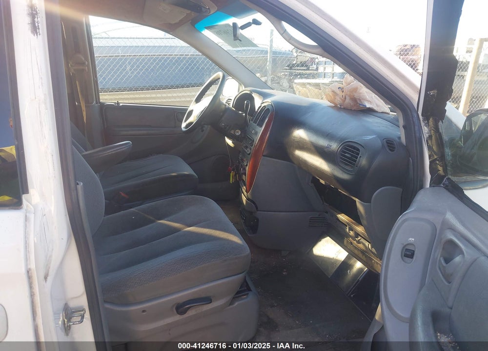 2005 CHRYSLER TOWN & COUNTRY LX VIN: 2C4GP44R15R321911