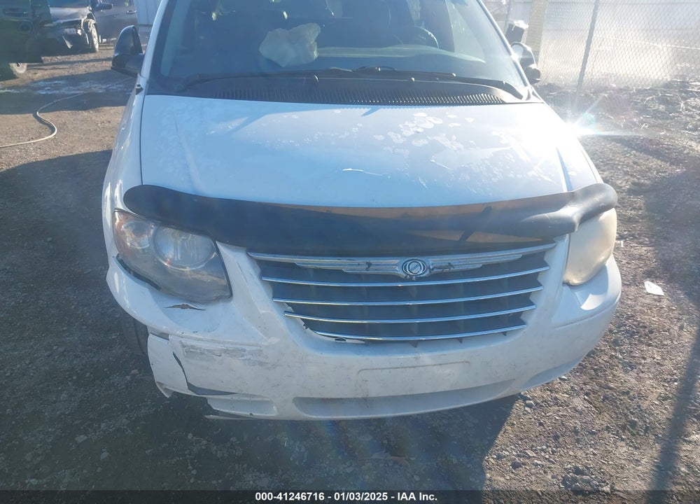 2005 CHRYSLER TOWN & COUNTRY LX VIN: 2C4GP44R15R321911