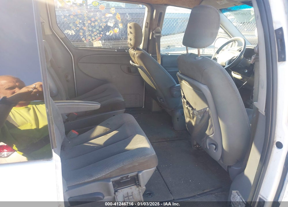 2005 CHRYSLER TOWN & COUNTRY LX VIN: 2C4GP44R15R321911