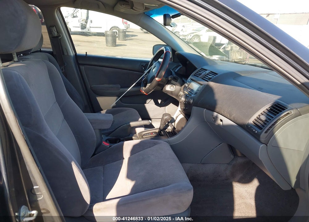 2004 HONDA ACCORD 2.4 LX VIN: JHMCM563X4C009002