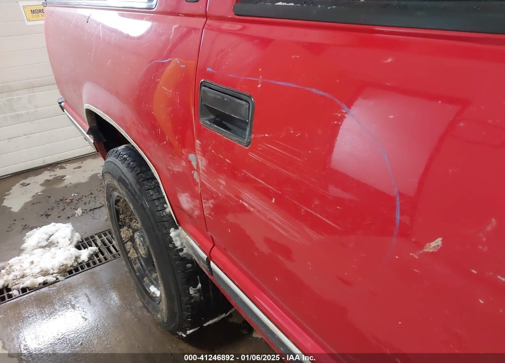 1999 CHEVROLET SUBURBAN 1500 LT VIN: 3GNFK16R6XG236682