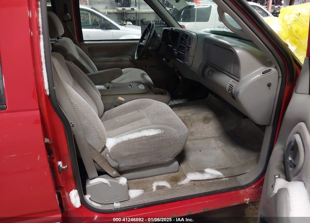 1999 CHEVROLET SUBURBAN 1500 LT VIN: 3GNFK16R6XG236682