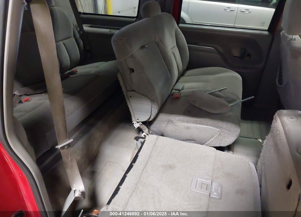 1999 CHEVROLET SUBURBAN 1500 LT VIN: 3GNFK16R6XG236682