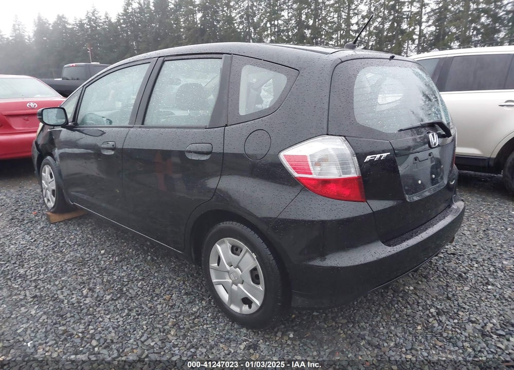 2013 HONDA FIT VIN: JHMGE8H36DC077584