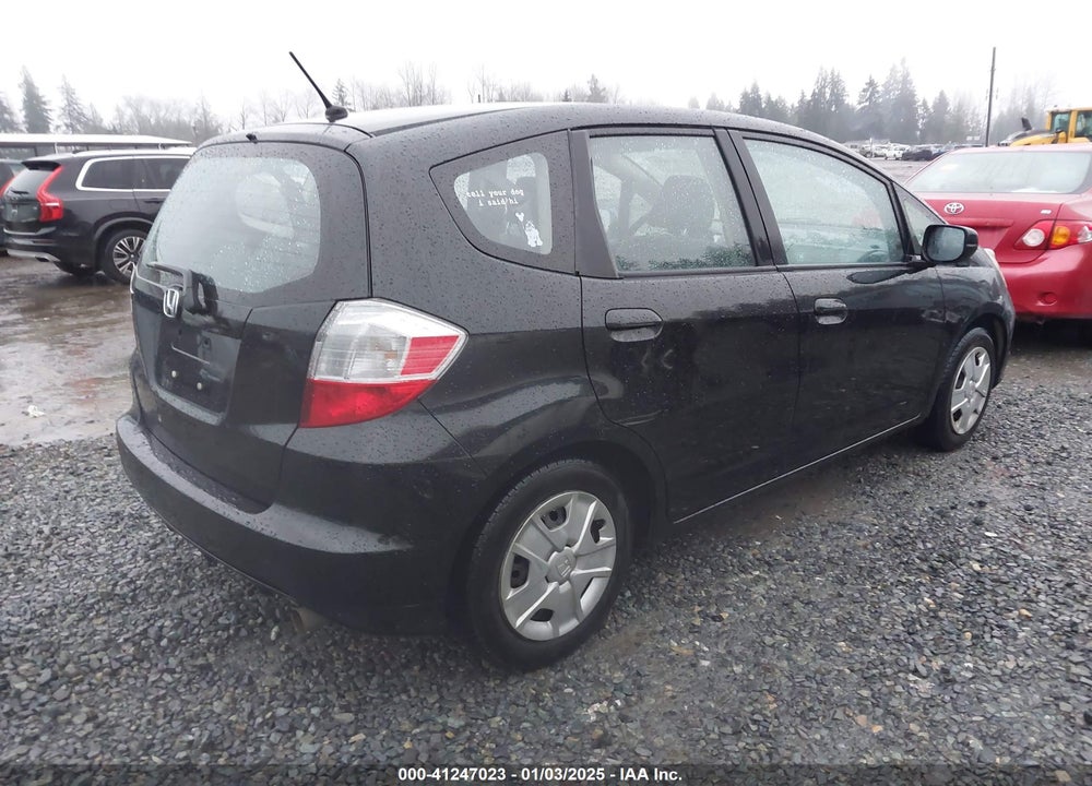 2013 HONDA FIT VIN: JHMGE8H36DC077584