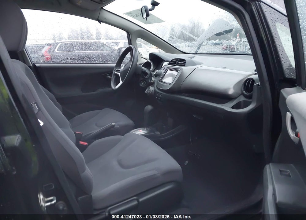 2013 HONDA FIT VIN: JHMGE8H36DC077584