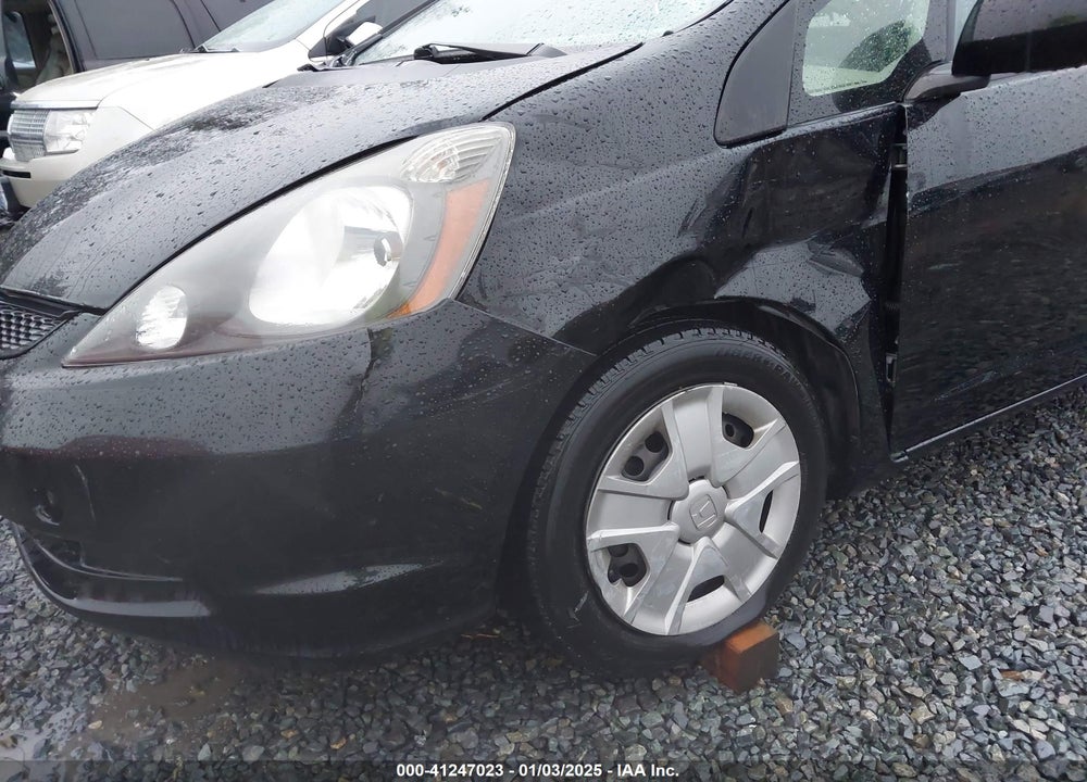2013 HONDA FIT VIN: JHMGE8H36DC077584