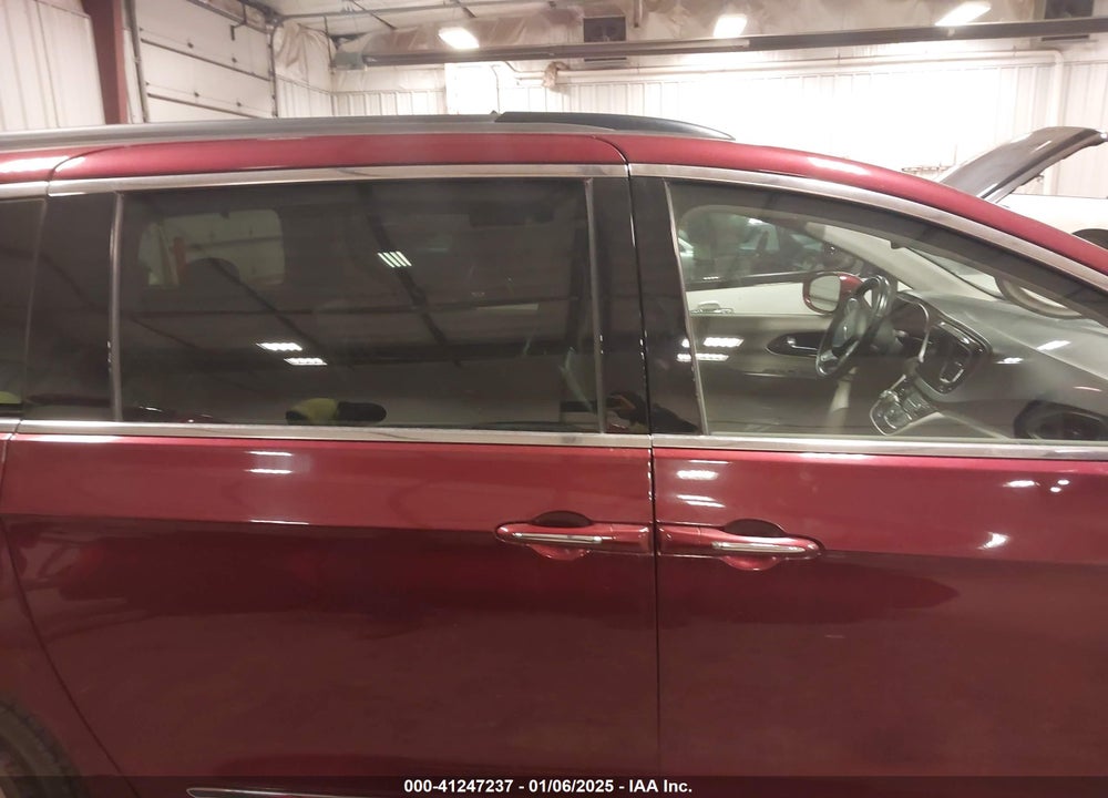 2017 CHRYSLER PACIFICA TOURING L VIN: 2C4RC1BG2HR533838