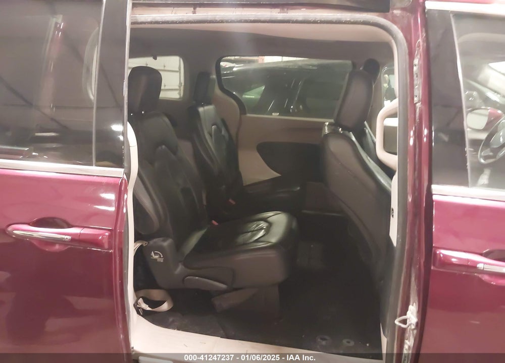 2017 CHRYSLER PACIFICA TOURING L VIN: 2C4RC1BG2HR533838