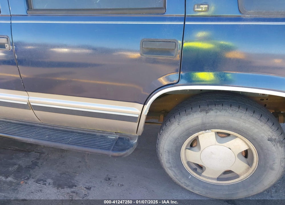 1998 CHEVROLET TAHOE LS VIN: 1GNEK13R3WJ367582