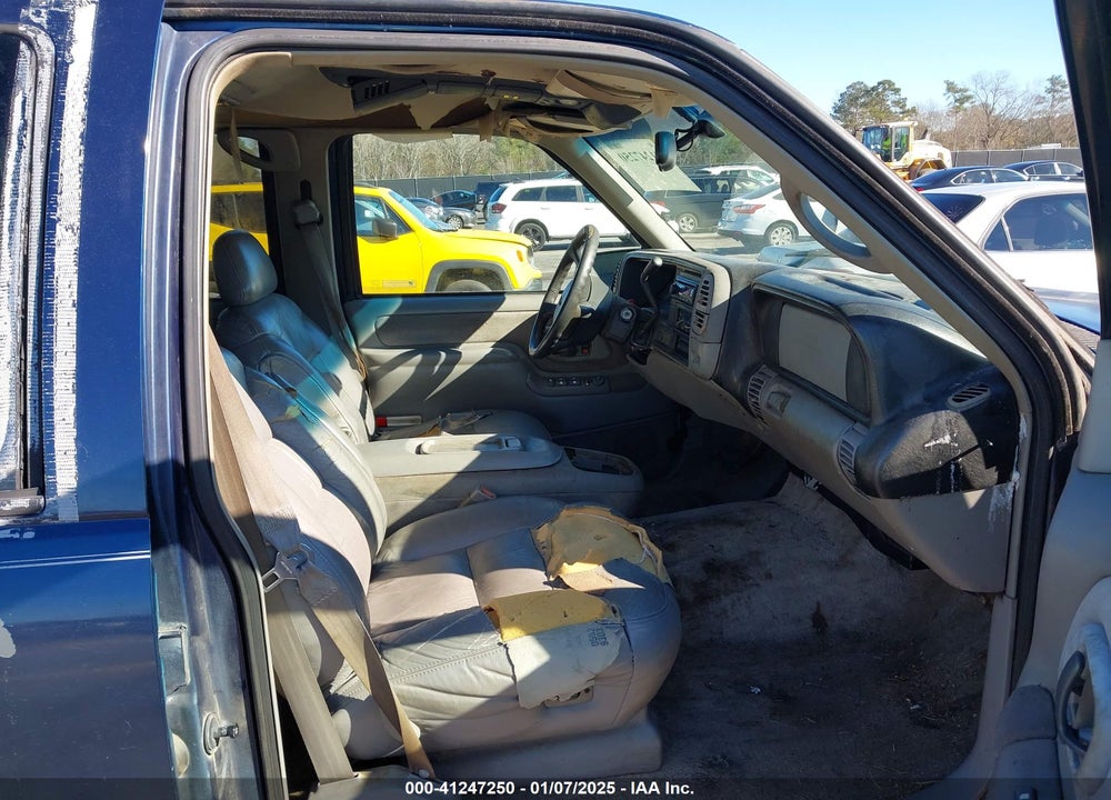 1998 CHEVROLET TAHOE LS VIN: 1GNEK13R3WJ367582