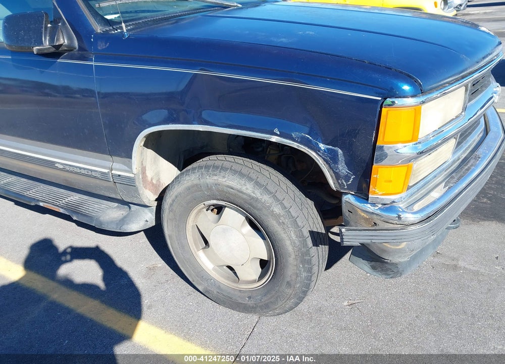 1998 CHEVROLET TAHOE LS VIN: 1GNEK13R3WJ367582