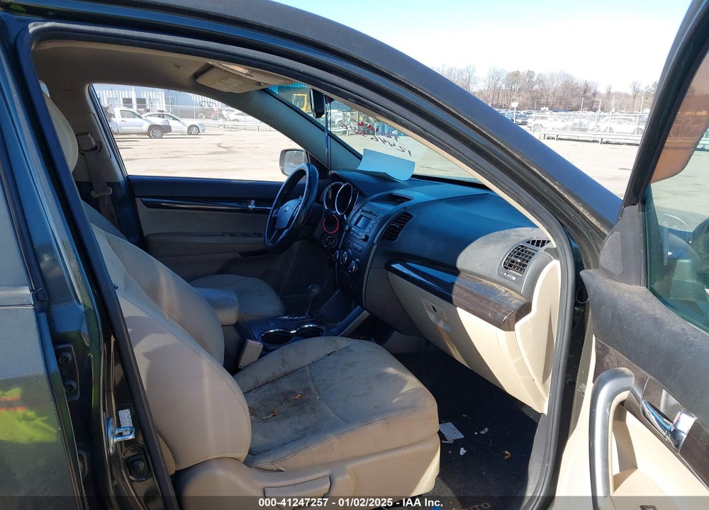 2011 KIA SORENTO LX V6 VIN: 5XYKT4A27BG117966