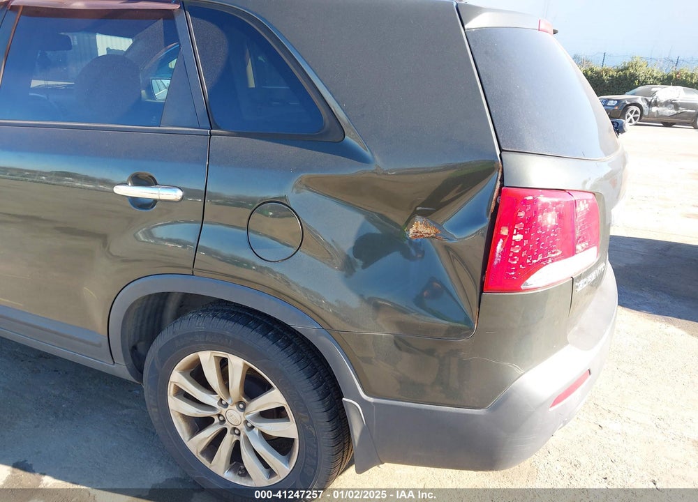 2011 KIA SORENTO LX V6 VIN: 5XYKT4A27BG117966