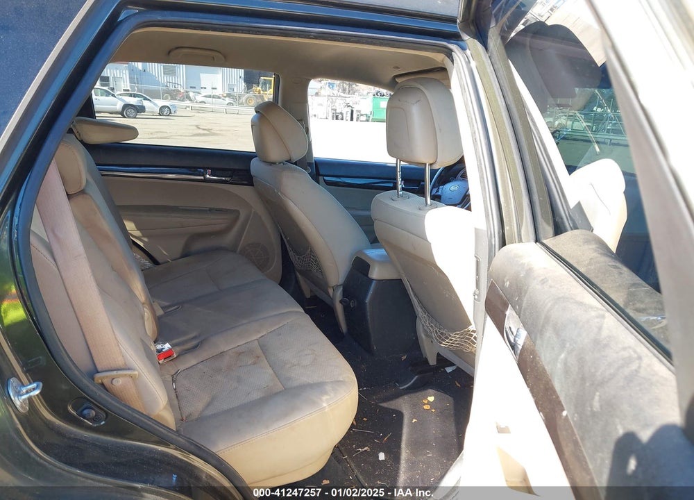 2011 KIA SORENTO LX V6 VIN: 5XYKT4A27BG117966